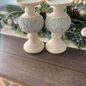 Set of 2 rosette candle pedestals